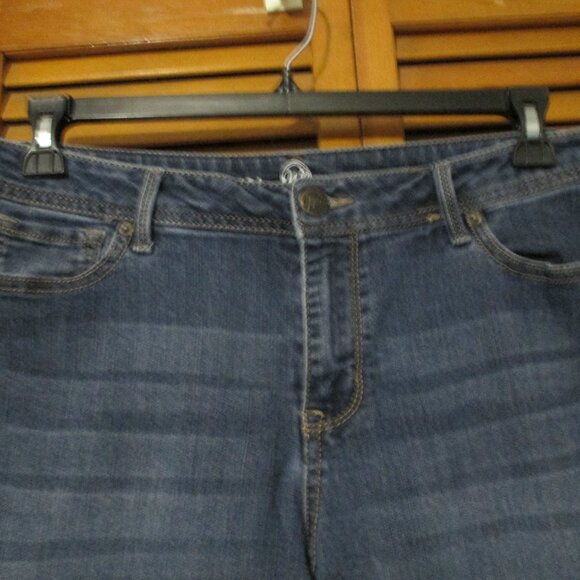 W62 shorts denim blue Bermuda with pockets & stretch size 14 - Picture 5 of 7
